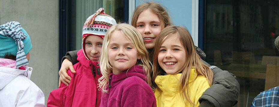 Fünf Kinder und Jugendliche